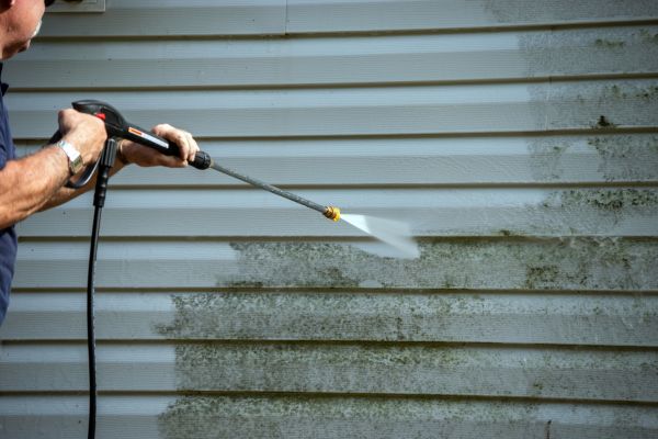 Vinyl Siding Power Washing in Napa